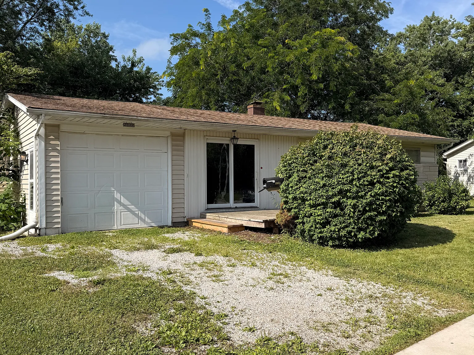 4 bed, 1160 sqft, $1,600 — Photo 2