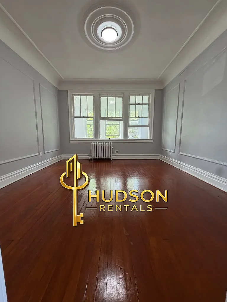 4 bed, 1200 sqft, $2,300 — Photo 2