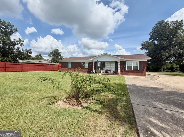 76 Burketts Ferry Rd, Hazlehurst, GA 31539