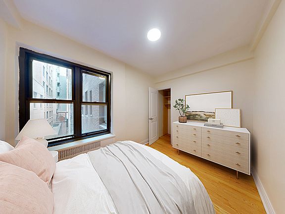 3rd image of 141 E 56th St APT 4H