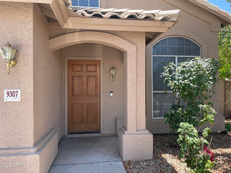9307 E Wood Dr — Photo 2