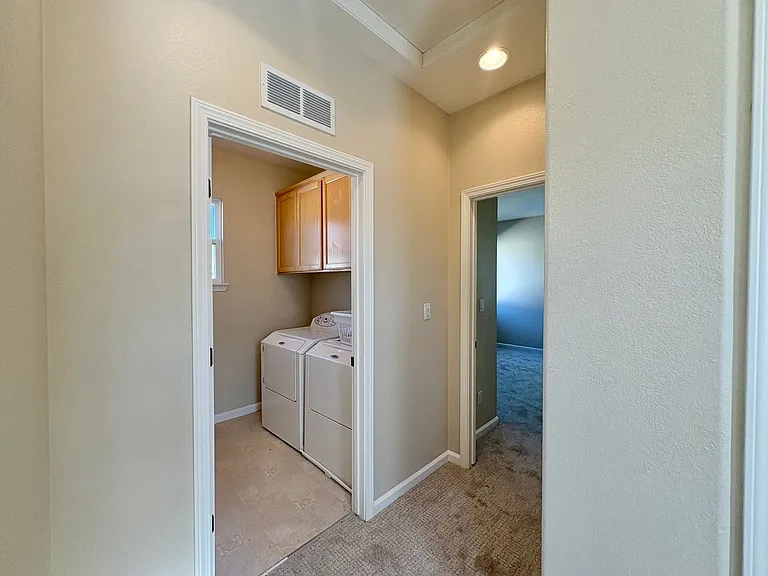 546 Almanor St — Photo 25