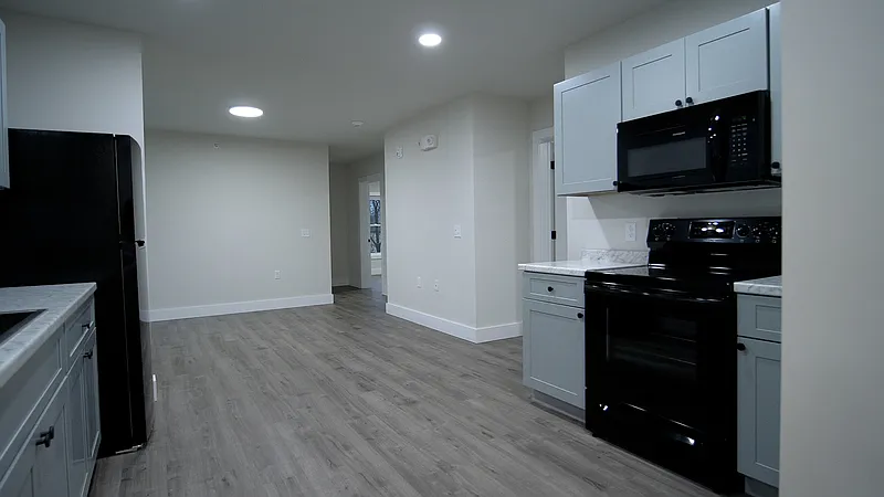 4 bed, 2.0 bath, $4,680 — Photo 2