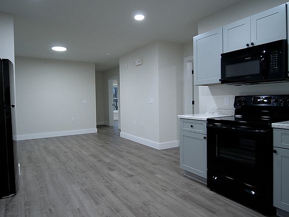 2nd image of 15 Hungerford Ter Unit 13
