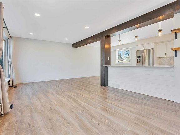 4th image of 5 N Ward Cres