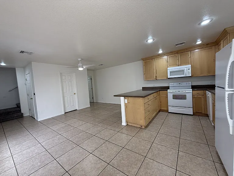 384 Anna Cir #A — Photo 12