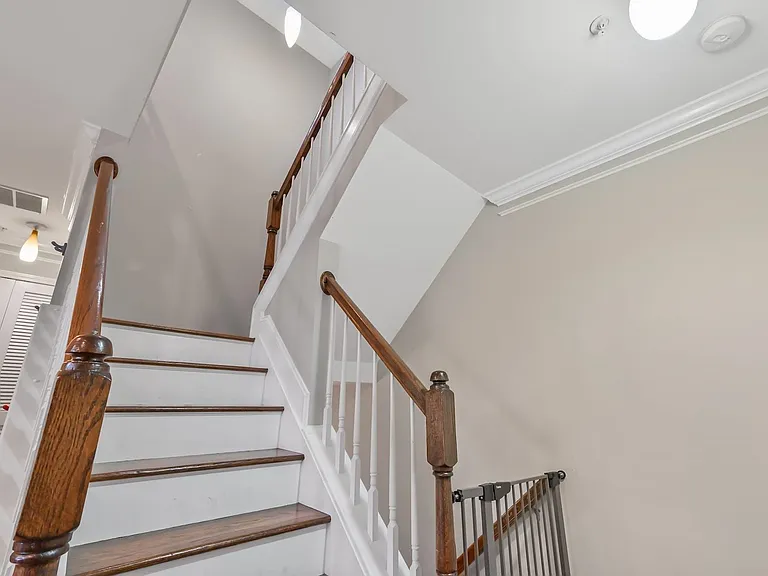 172 Price Ct #172 — Photo 8