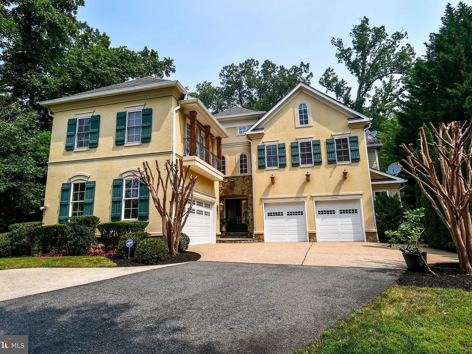 7 bed, 6.0 bath, 6206 sqft, $9,000 — Photo 3