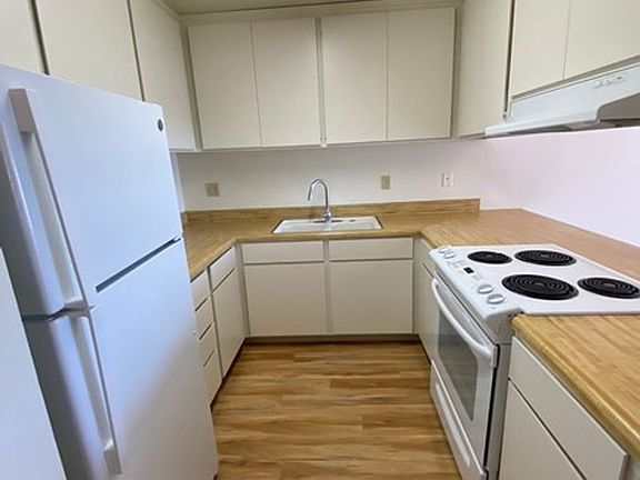 2nd image of 215 N Broadway St APT 11