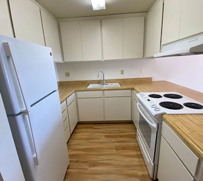 1st image of 215 N Broadway St APT 11