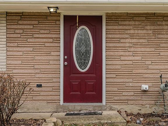 3rd image of 674 Saddlewood Ave