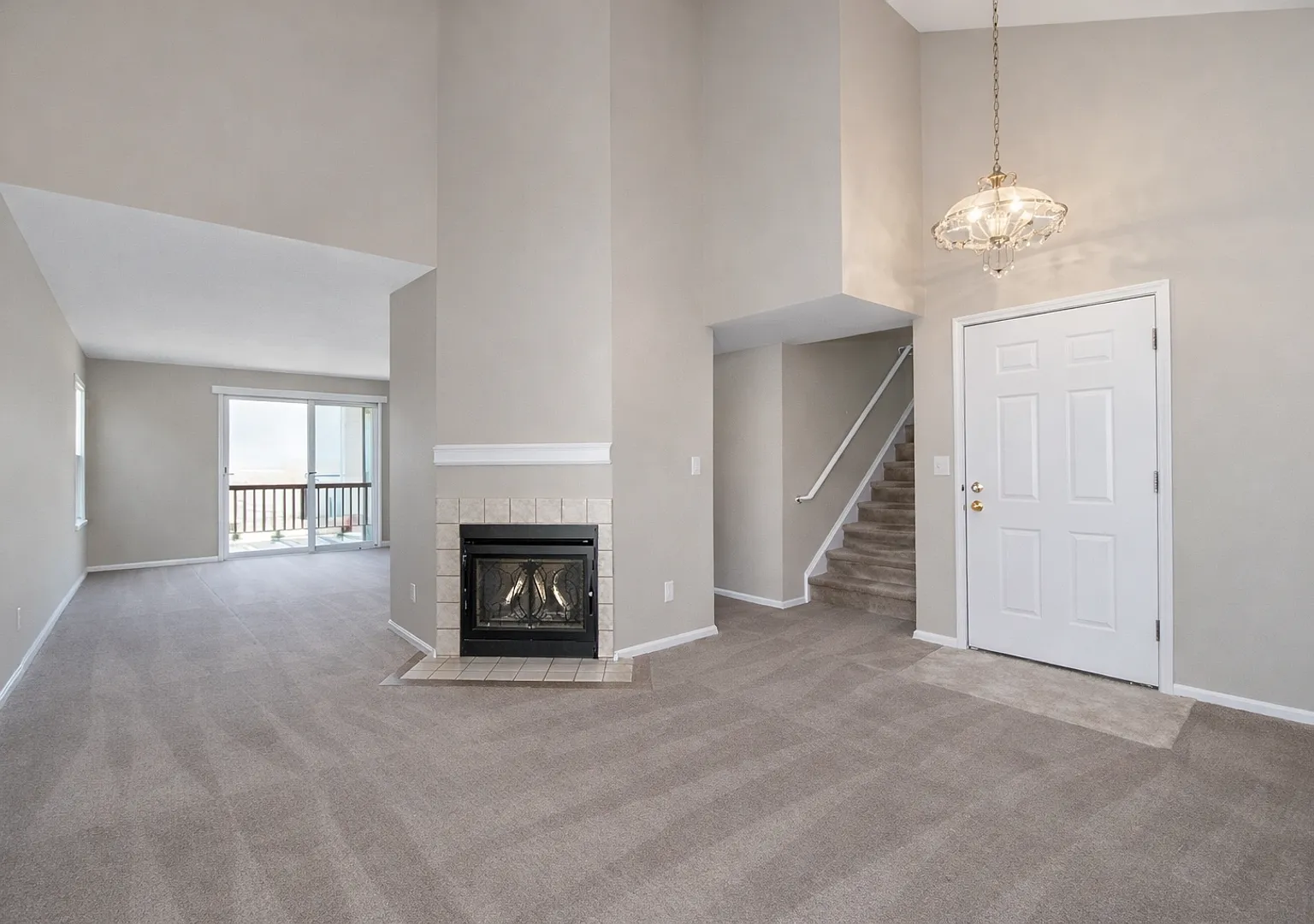Townhome Style, Apartment Price! Great Layout, Convenient Location! Applewood Apartments — Photo 4