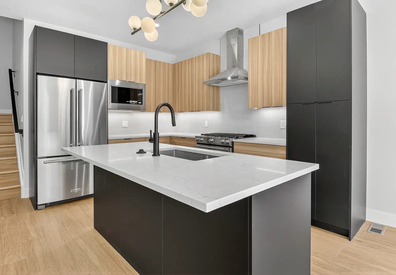 3 bed, 2.5 bath, 1750 sqft, $3,724 — Photo 3