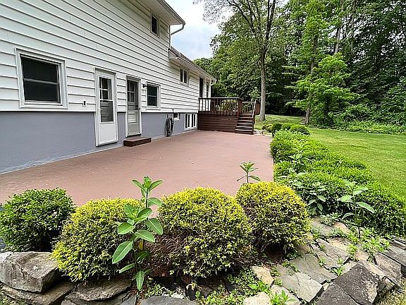 3rd image of 75 Saratoga Dr