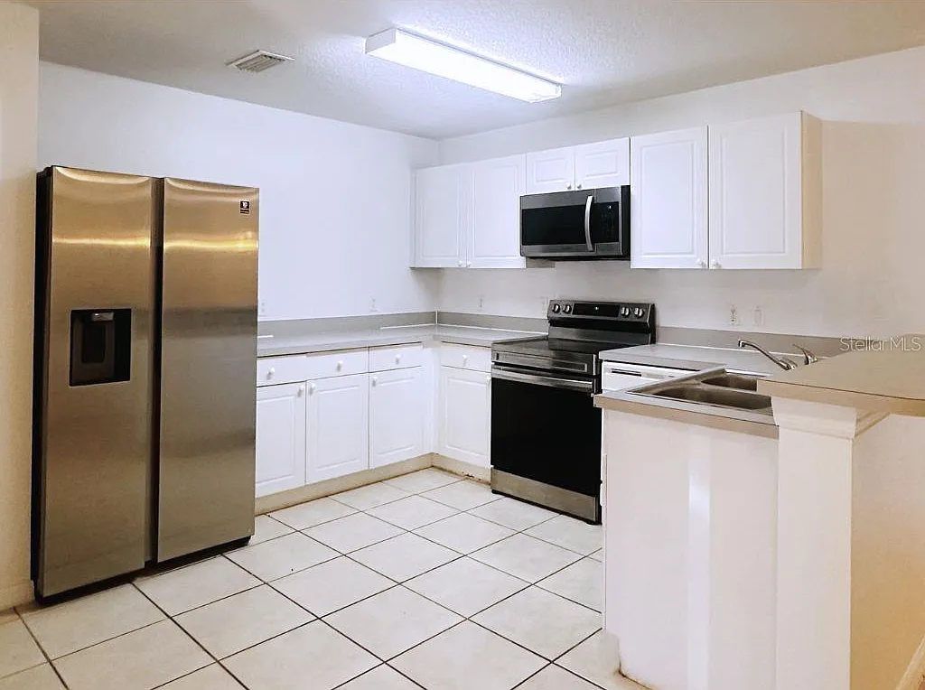 3 bed, 2.0 bath, 1202 sqft, $1,795 — Photo 3
