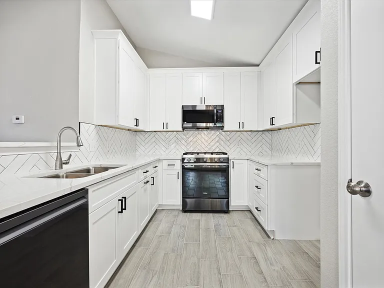 12804 Humphrey Dr — Photo 5