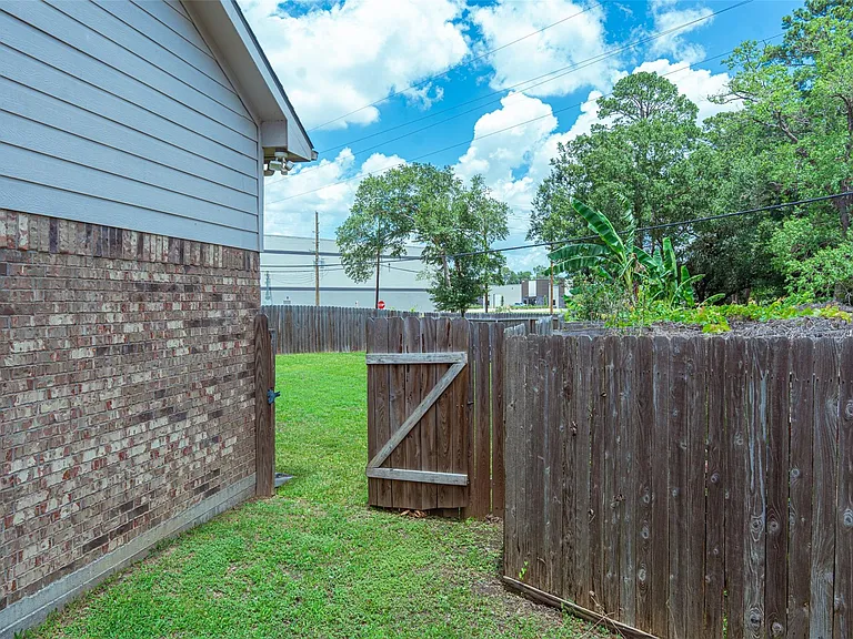 1902 Vernal Glen Cir — Photo 40