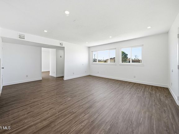 3rd image of 8711 S Loop Blvd