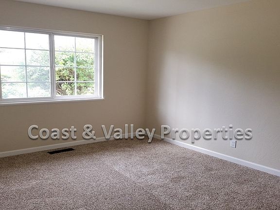 2nd image of 752 Carmelita Dr