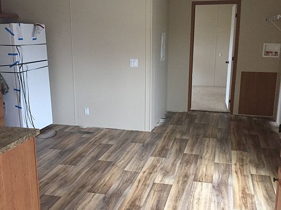 3rd image of 33 Melissa Dr