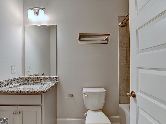 5th image of 2695 La Rive Dr