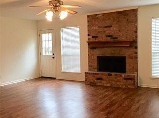 2227 Crosstimbers St, Huntsville, TX 77320