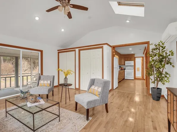 3 Wells Rd, Salem, NH 03079