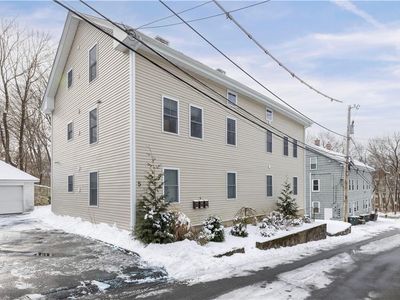 5 Hill St FLOOR 2, Smithfield, RI, 02917