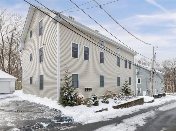 5 Hill St Floor 2, Smithfield, RI 02917