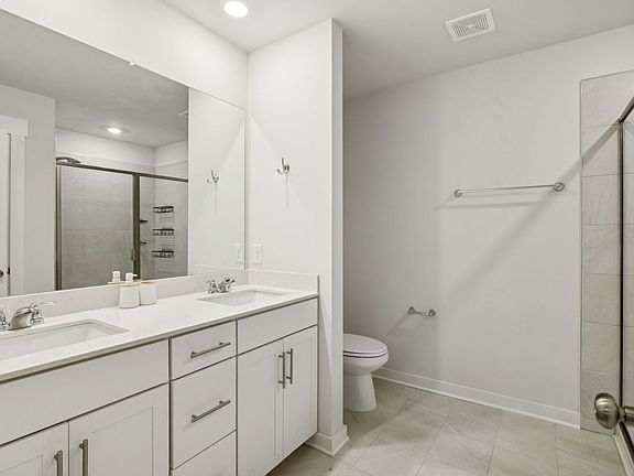 4th image of 2746 Fordham St