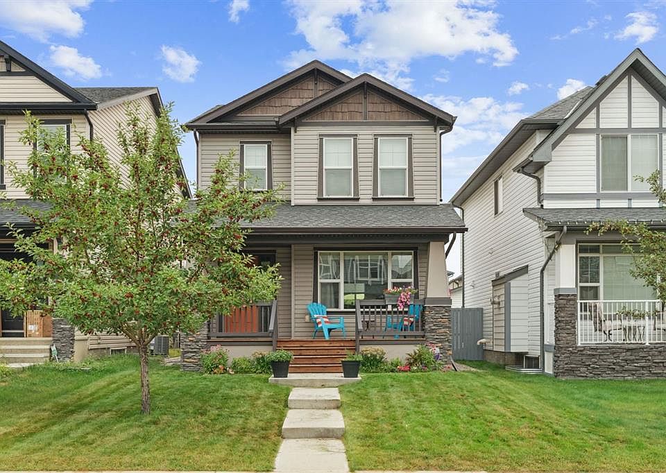 1st image of 44 W Legacy Cres SE