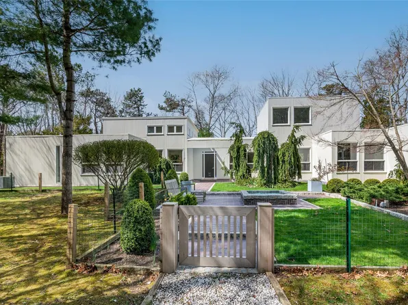 576 Main Street, Quiogue, NY 11978