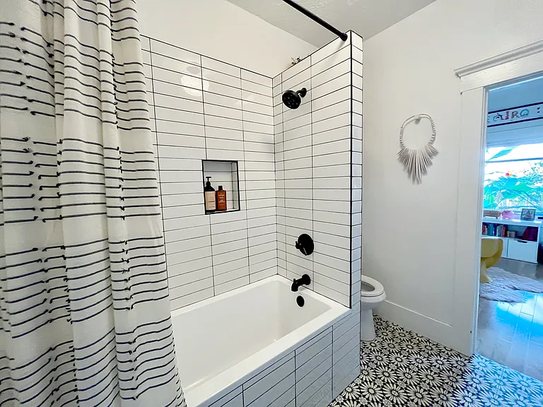 2258 Inez St — Photo 9