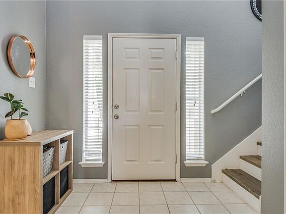4th image of 9828 Lexington Dr