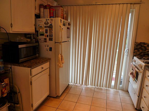 4th image of 330 N Lake St #D