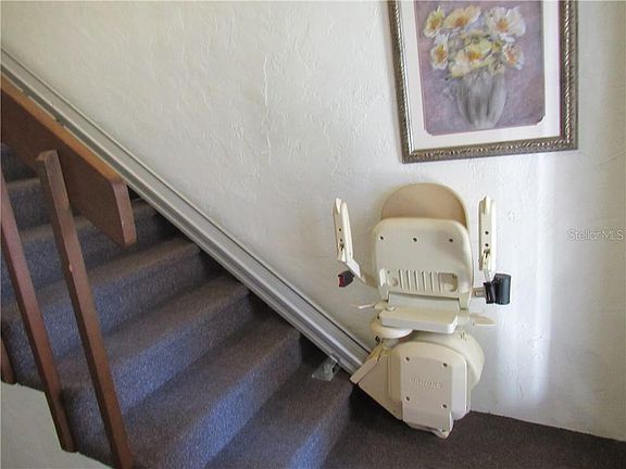 4th image of 100 E Oak Terrace Dr APT F3