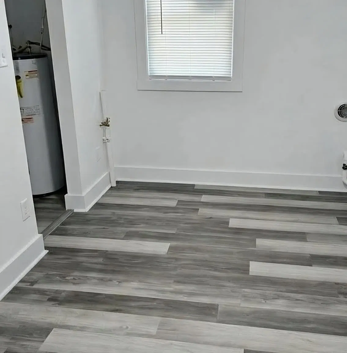 3 bed, 924 sqft, $995 — Photo 3