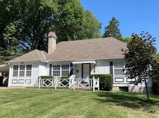 2310 W 71st Ter, Prairie Village, KS 66208