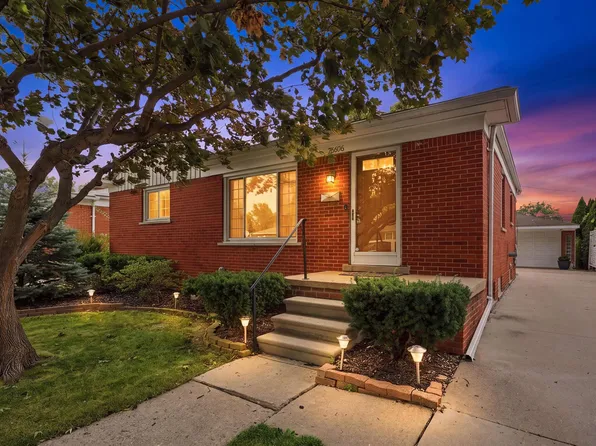 21606 Arrowhead St, Saint Clair Shores, MI 48082