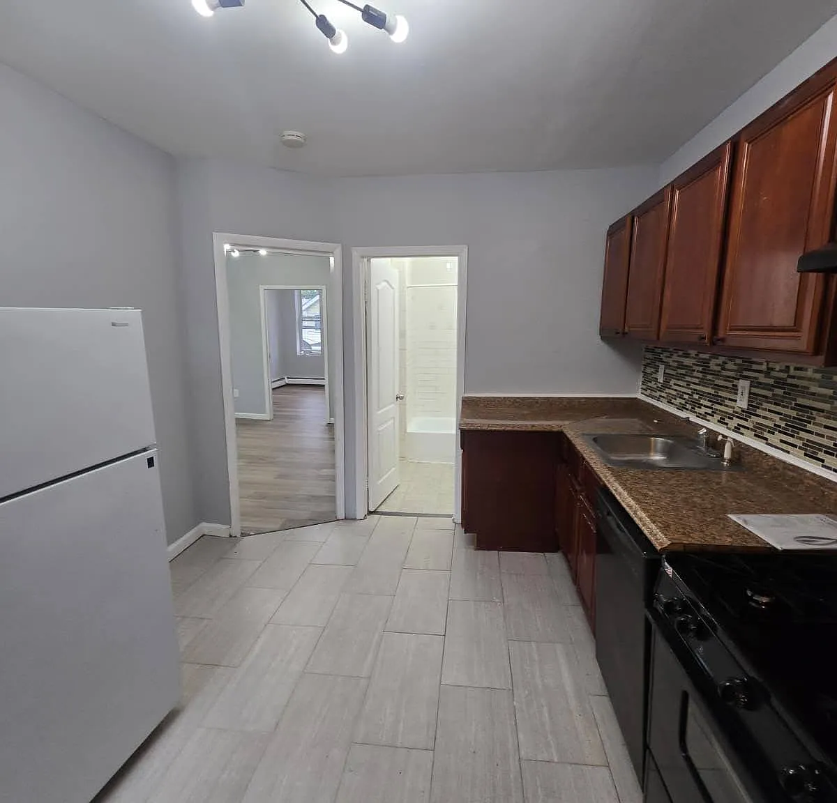 3 bed, $2,500 — Photo 3