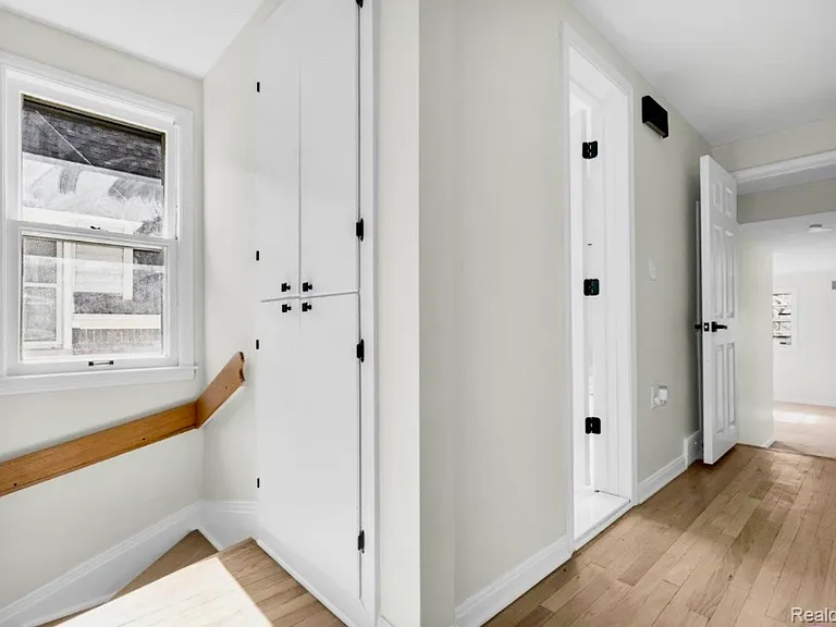 16350 Mack Ave — Photo 16