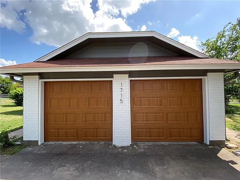 1715 Shadowview Dr #B — Photo 3