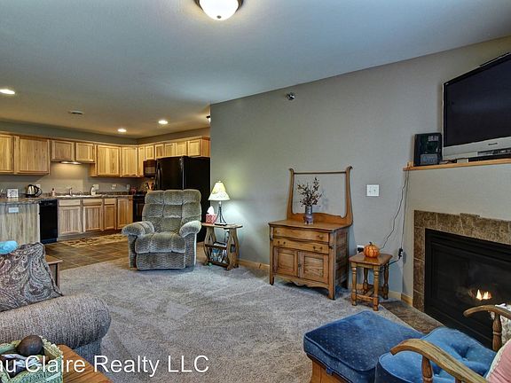 2nd image of 1020 21st St SE APT 2
