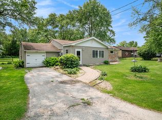 3321 E Red Oak Ln, Crete, IL 60417