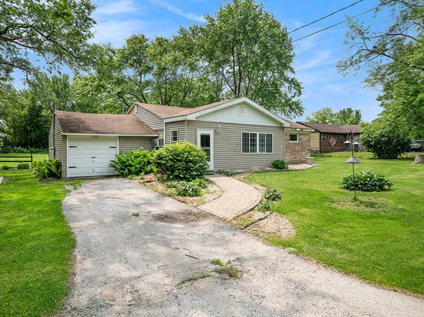 3321 E Red Oak Ln, Crete, IL 60417