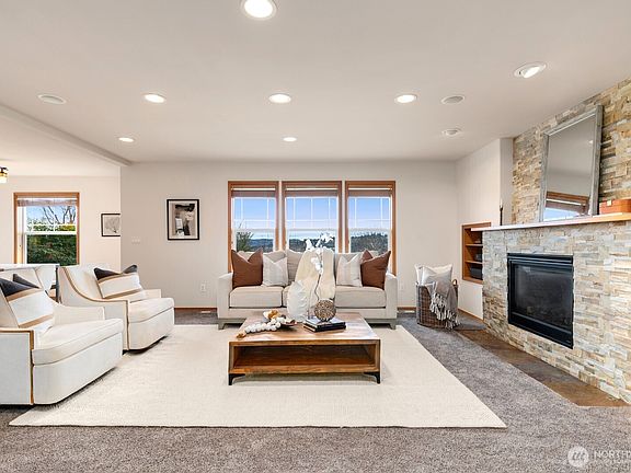 3rd image of 2100 SE 2nd Place