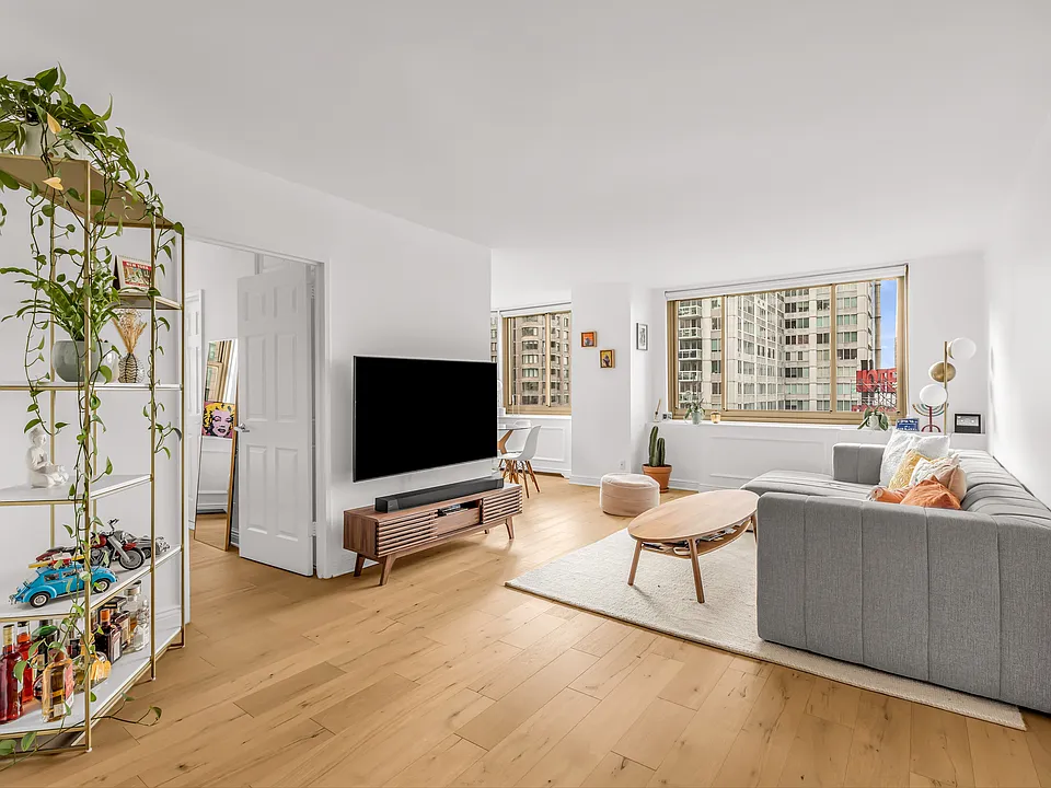 30 W 63rd St #19L