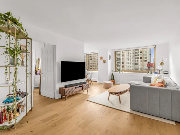 30 West 63rd Street image 1 of 7