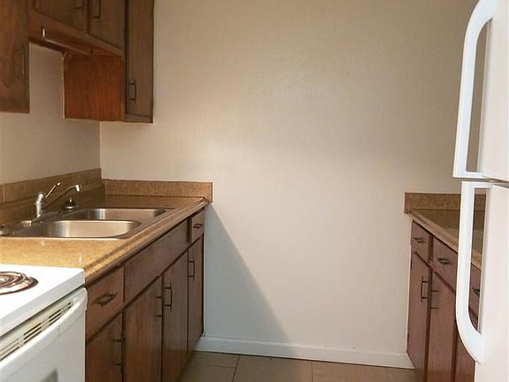 5th image of 222 W Belmont St APT 207