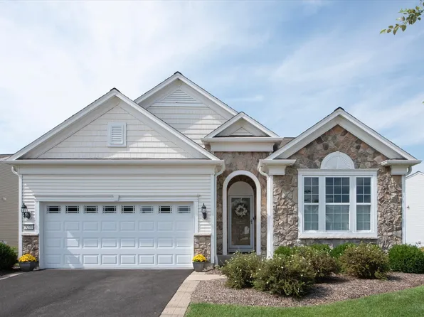 3270 Bagatelle Ln, Mundelein, IL 60060